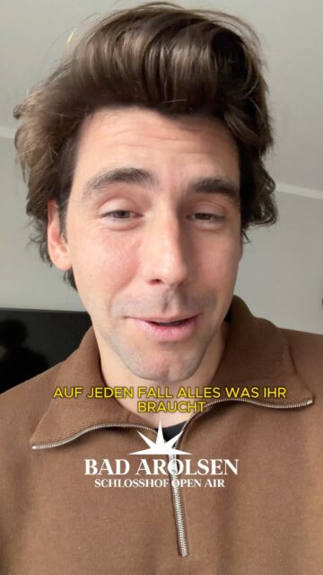 🎤☀️ 𝐒𝐡𝐨𝐮𝐭𝐨𝐮𝐭 𝐯𝐨𝐧 𝐀𝐥𝐯𝐚𝐫𝐨 𝐒𝐨𝐥𝐞𝐫! ☀️🎶
Buenas noticias! Alvaro Soler hat sich bei uns gemeldet und schickt euch sonnige Grüße , er freut sich riesig auf den 13.06. im Schlosshof Bad Arolsen! 🌴🔥
Die Vorfreude auf einen Abend voller Sommer-Vibes, guter Laune und tanzbarer Hits steigt, und wir können es kaum erwarten, gemeinsam mit euch zu feiern!
Seid ihr bereit für echtes Urlaubsfeeling mitten in Bad Arolsen? 🙌
🎟️ Tickets unter: https://bad-arolsen-openair.reservix.de/events
☎️ Tickethotline: 06453 912470